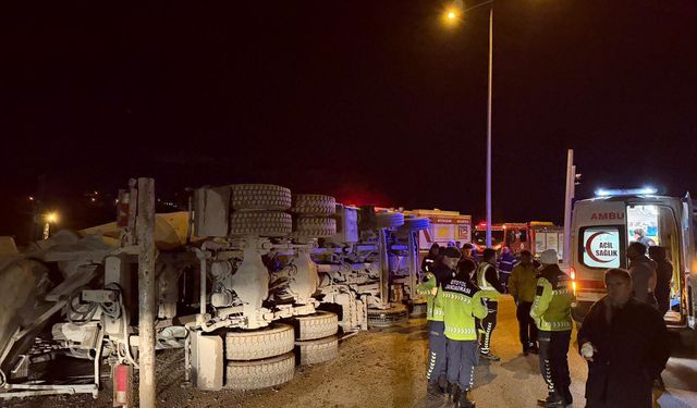 Beton mikseri devrildi: 2 yaralı