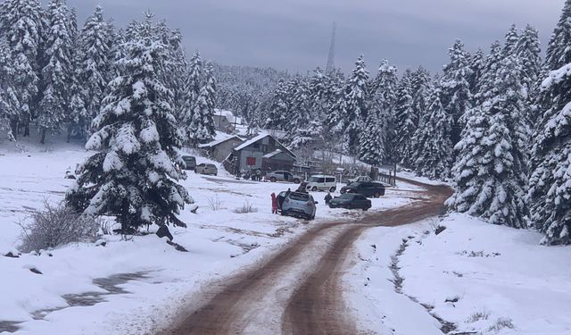 Bolu’nun yükseklerinde kar kalınlığı 10 santimetreye ulaştı