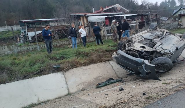 Otomobil takla attı