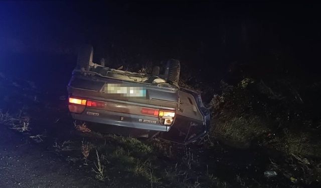 Su kanalına uçup ters döndü