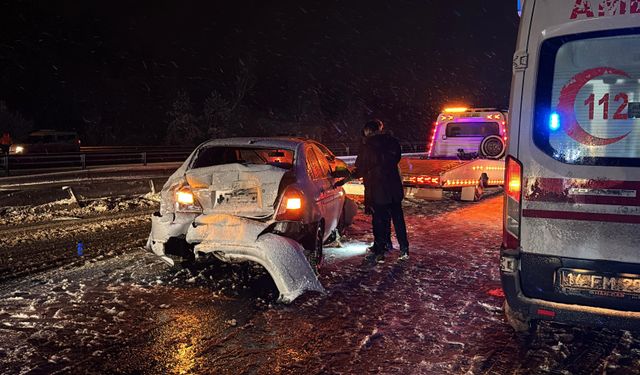 TEM’de ortalık savaş alanına döndü: 7 araç birbirine çarptı