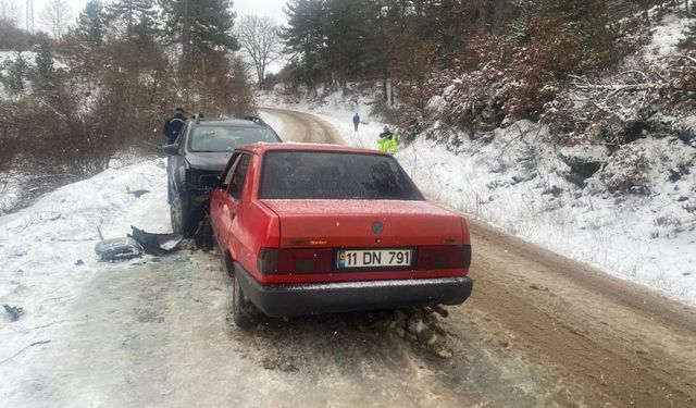 Bilecik'te meydana gelen trafik kazasında 4 kişi yaralandı