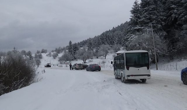Yedigöller Milli Parkı yolu buzlanma nedeniyle kapatıldı