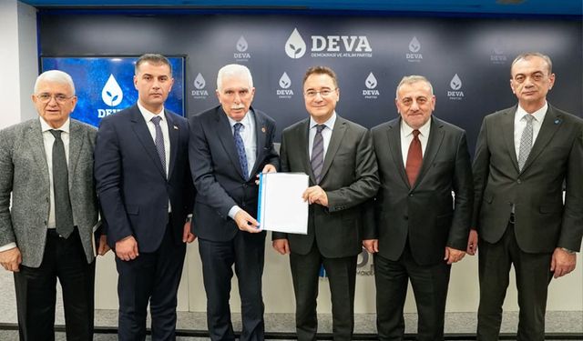 Sakaryalı Muhtarlar Deva Partisi Genel Merkezinde Ali Babacan ile görüştü