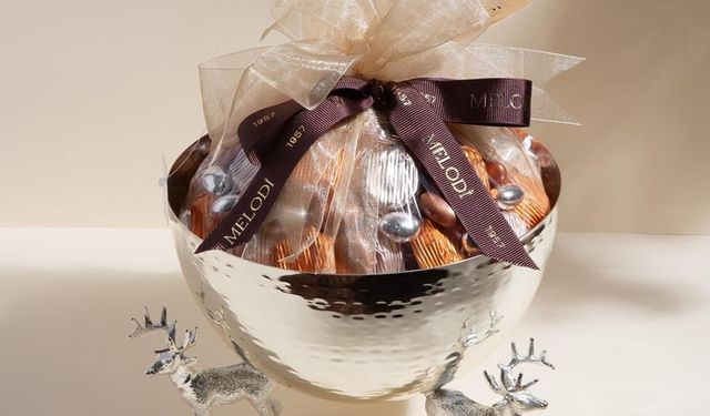 Hastane Odası İkramlıklarında Yeni Moda: Melodicikolata.com'un Metal Kutulu Şık Bebek Çikolatası Serisi