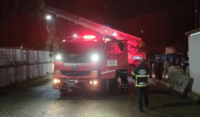 Fabrikada çıkan yangında 3 işçi hastanelik oldu