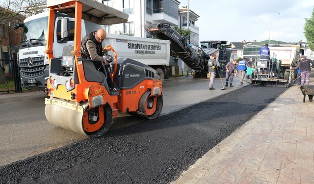 Süleyman Binek Caddesi’nde asfalt mesaisi