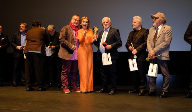 Ustafaya Vefa Mesleğe Saygı Gazeteci ödülü Şaban Mergül'ün