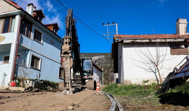 Merkeze 85 kilometre uzaklıktaki Taraklı Alballar’da altyapı dönüşümü başladı