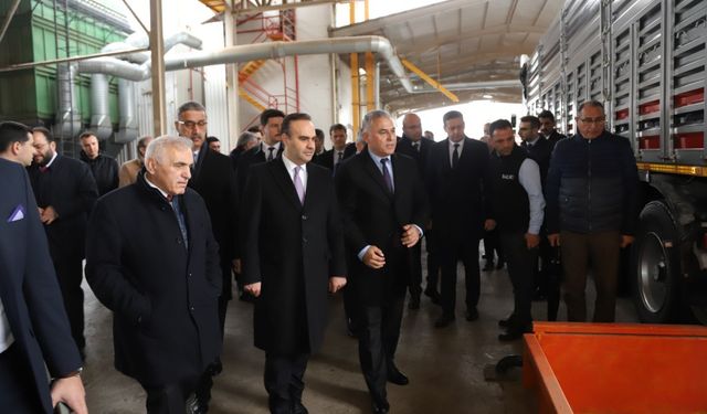 Bakan Kacır Hendek'te eğitim ve sanayi yatırımlarını inceledi