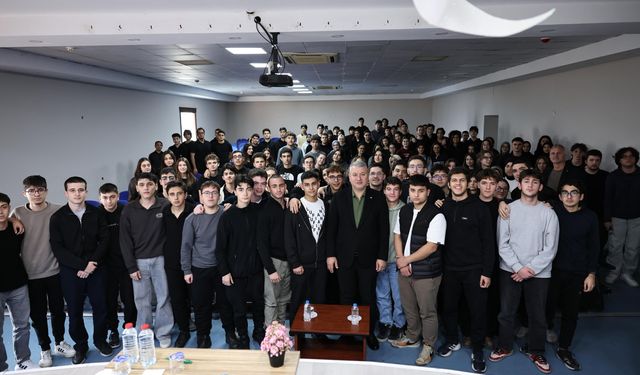 Başkan Çelik: Gençlerin fikirleri yolumuzu aydınlatıyor