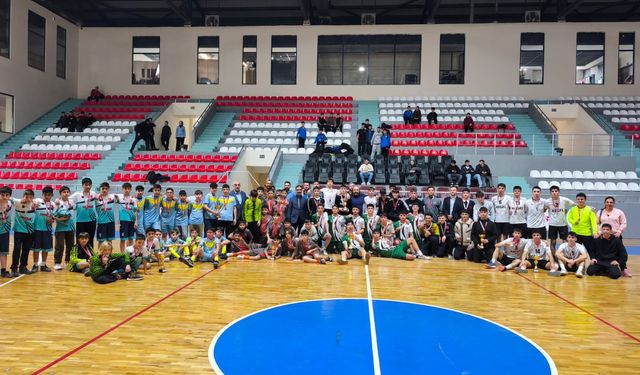 Futsal maçları ödüllerle son buldu