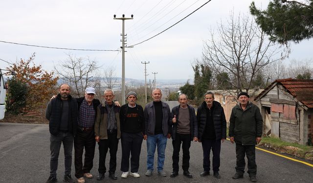 Erenler Tepe Mahallesi sakinlerinden Büyükşehir’e asfalt teşekkürü