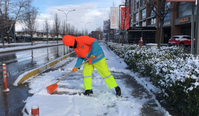 Serdivan’da kar mesaisi