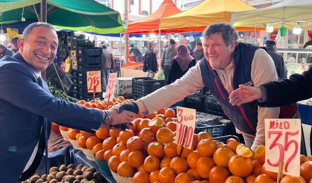 Mehmet Demir’den Geyve Kapalı Pazaryeri’ne ziyaret