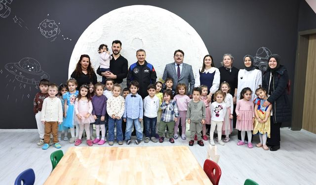 İlk Türk Astronotu Alper Gezeravcı’dan Serdivan’daki miniklere ziyaret