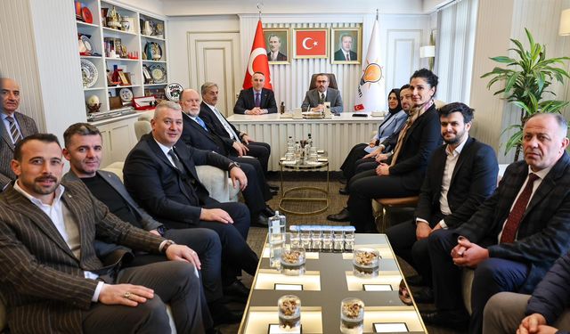 Mahir Ünal'dan AK Parti İl Başkanlığı'na ziyaret