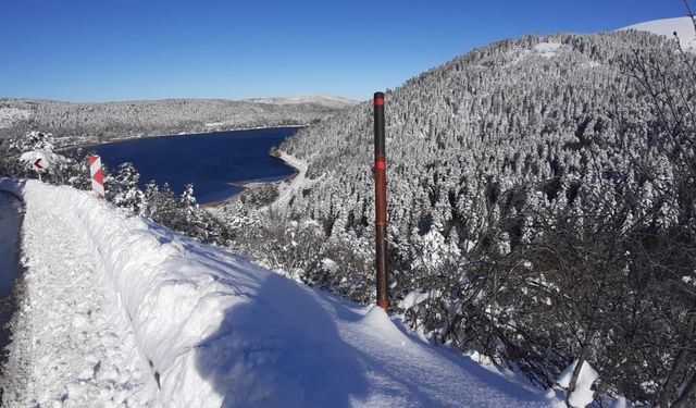 Abant’ta kar kalınlığı 1 metreye ulaştı