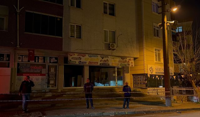 5 katlı apartmanın girişinde çökme oluştu: Vatandaşlar tahliye edildi