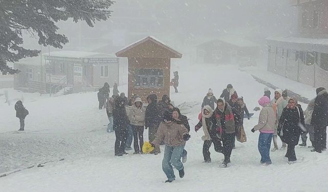 Uludağ'da kar kalınlığı 60 santimetreyi geçti