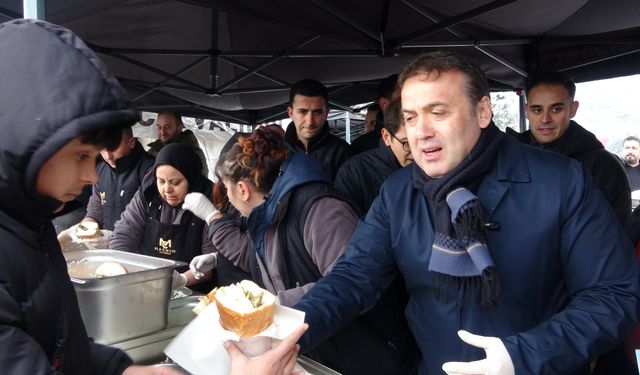 Festivalde 2 ton 11 kilogram hamsi dağıtıldı