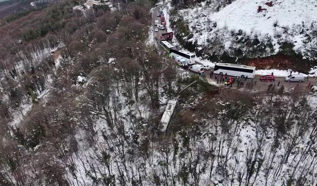Kartepe'nin zirvesinden inerken otobüs şarampole uçtu: 22 yaralı