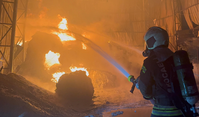 Atık naylon deposunda yangın