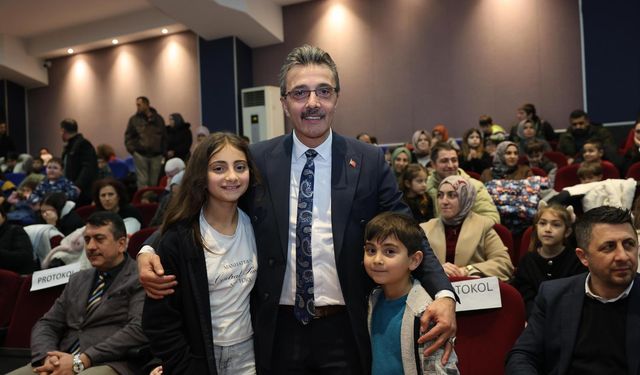 Erenler'de çocuklara karne hediyesi