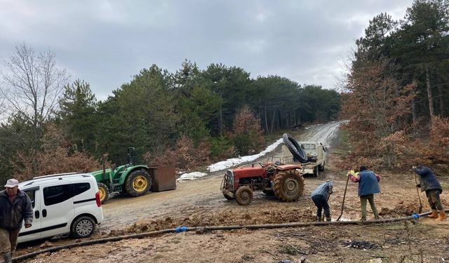 Pamukova’da köy göletine takviye çalışması
