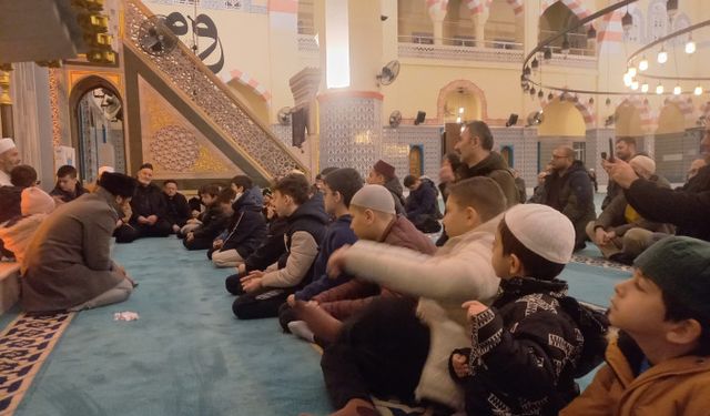 Akyazı'da 'baba-oğul sabah namazı' buluşması