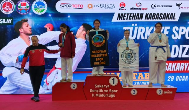 Serdivan Belediyesi Karate Takımı'ndan tarihi başarı