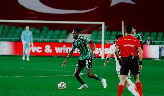 Sakaryaspor-Erzurumspor maçından fotoğraflar