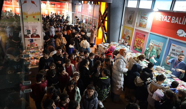 Sakarya Çocuk Edebiyatı Fuarı’na akın ediyor: 2 günde rekor katılım