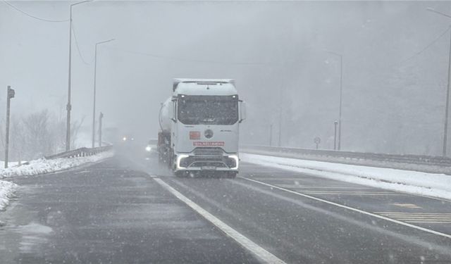 Bolu Dağı’nda kar yağışı sürüyor