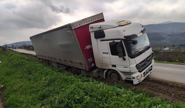 Pamukova-İznik yolunda kaza