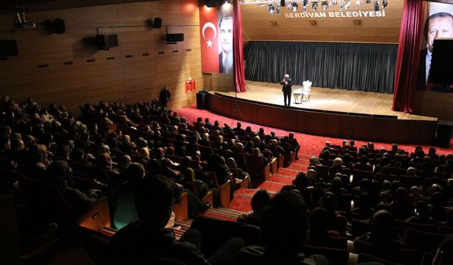 Serdivan’da Ramazan programlarına Nurullah Genç damgası