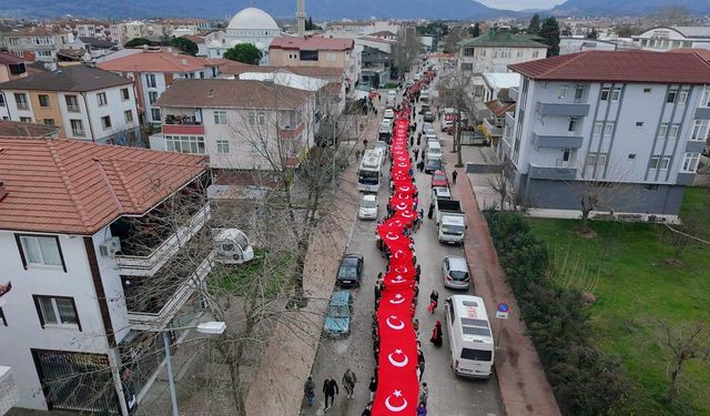 Arifiye’de bayrak sevgisi yürüyüşle pekiştirildi