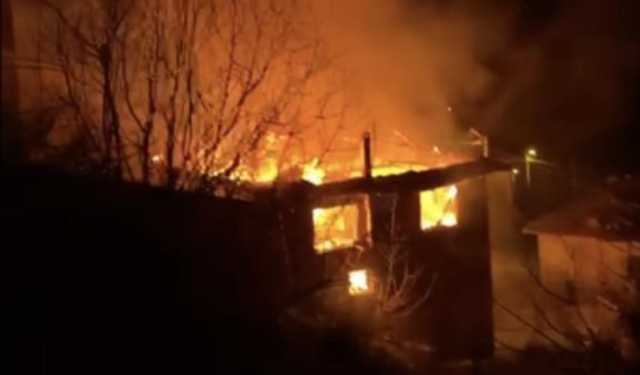 2 katlı ev alevlere teslim oldu