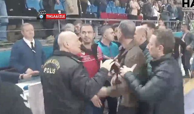 Afyon Belediye Yüntaş-Sakarya Voleybol maçında gergin anlar