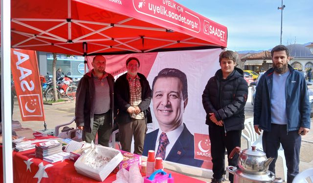 Saadet Partisi Akyazı’dan ikramlı stant