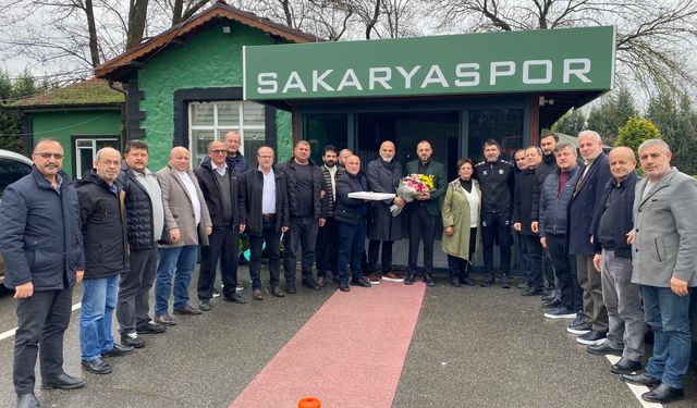 Adapazarı Muhtarlarından Sakaryaspor'a destek ziyareti