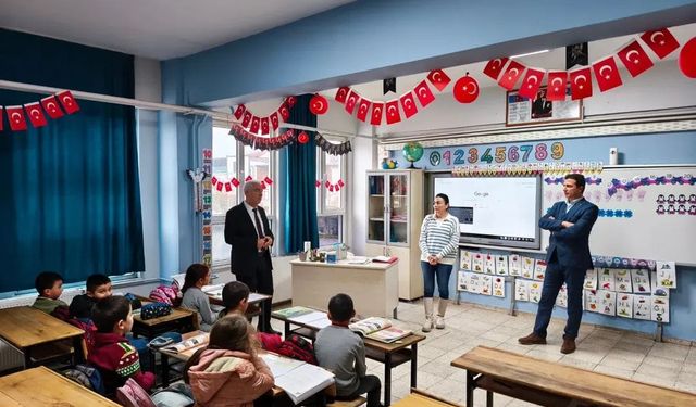 Akyazı İlçe Milli Eğitim Müdürü Hasan Can okulları geziyor