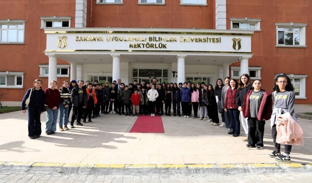 Sait Faik Abasıyanık Ortaokulu öğrencileri üniversite ortamını SUBÜ ile tanıdılar
