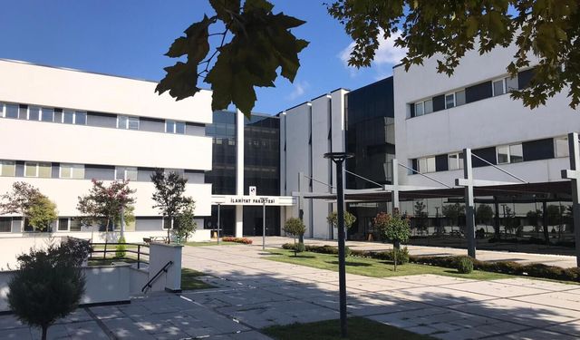 SAÜ İlahiyat Fakültesi dini araştırmalar alanında Türkiye birincisi oldu