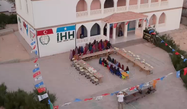 Somali’de yetimhanede 'Kabede Hacılar ilahisini çocuklar hep bir ağızdan söyledi