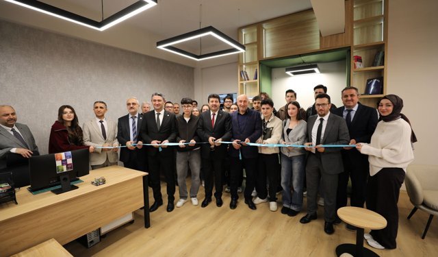 Bilişim Teknolojileri MYO’da ‘Genç Ofis’ açıldı