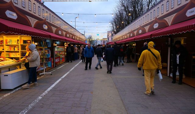 Kitap Sokağı Ramazan akşamlarında kitapseverlerin buluşma noktası oldu