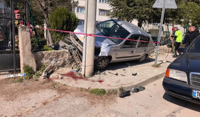 El freni çekilmeyen otomobil faciaya sebep oldu: 1 ölü, 2 ağır yaralı