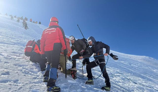 Uludağ'da mahsur kalan 2 kadın kurtarıldı
