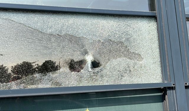 İş yerine kurşun yağdırıp kaçtılar